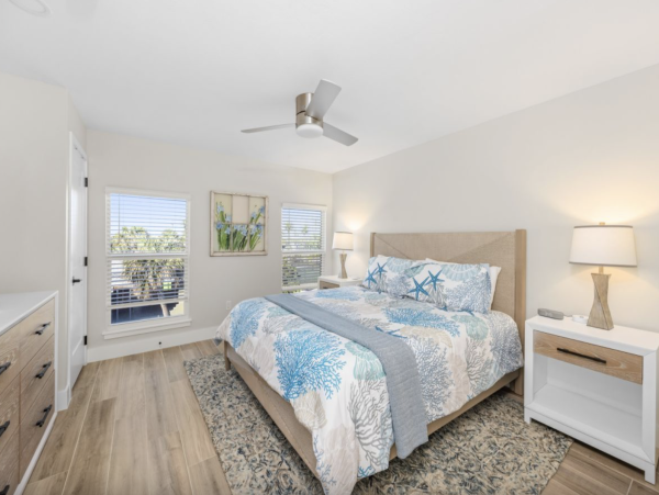 Intimate 4 unit beachfront complex